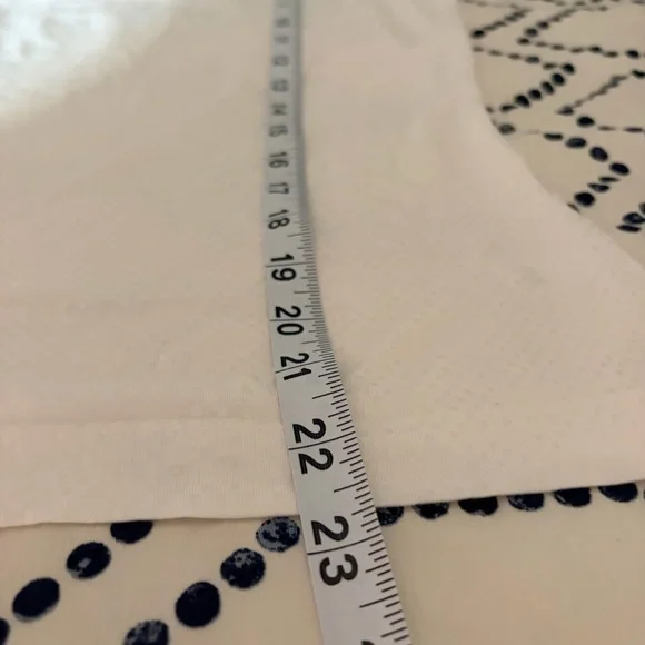 ST. JOHN CAVIAR Paillettes White
Top Sleeveless Sparkle Shirt, M - Picture 8 of 11